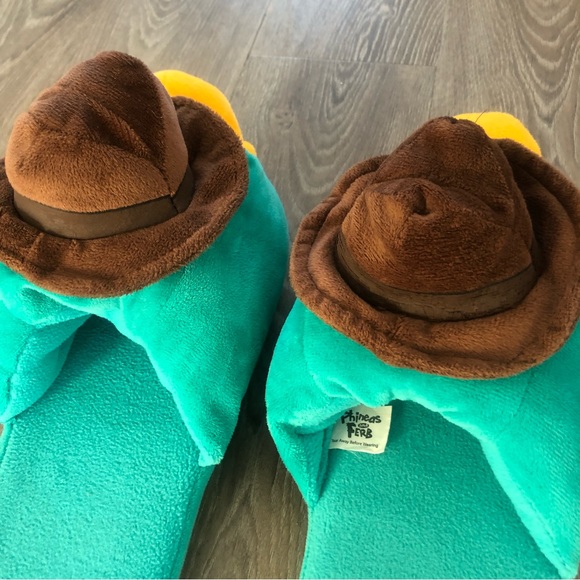 Perry the platypus Disney plush slippers - Picture 4 of 6